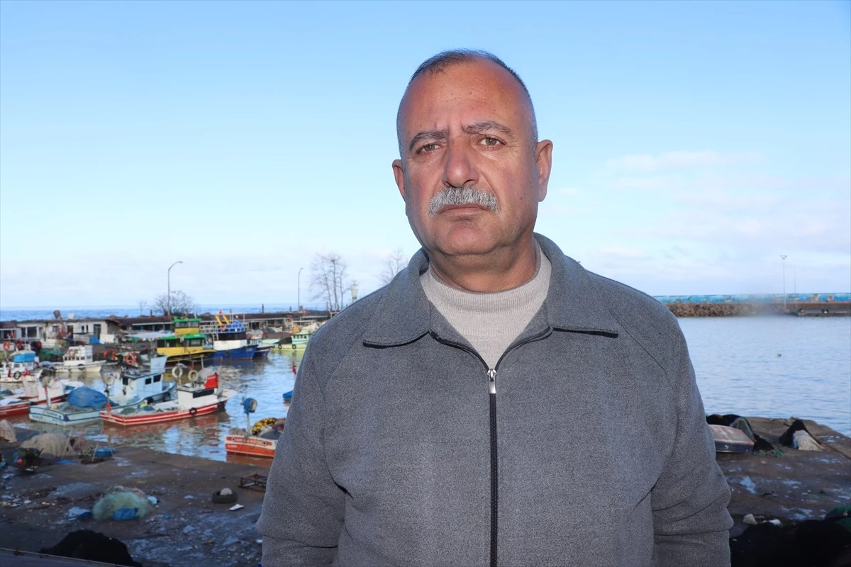 Akçakoca\'da Kuvvetli Rüzgarın Etkisiyle Balıkçı Barınağı Zarar Gördü