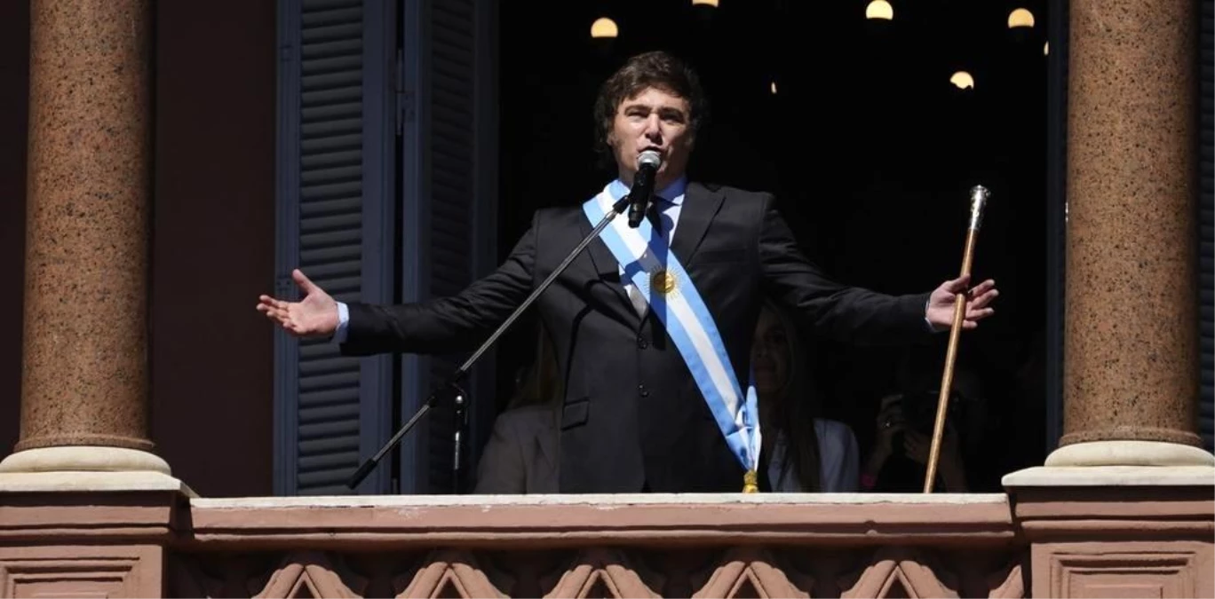Arjantin\'de Javier dönemi resmen başladı! Halka seslendiği ilk konuşmasında "Para yok" dedi
