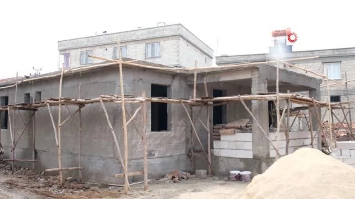 Depremde hasar gören evini yeniden yapmaya başlayan Gaziantepli Ekrem Şahin\'in hikayesi