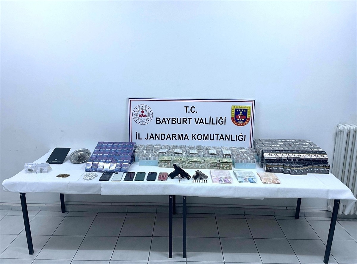 Bayburt ve İstanbul\'da eş zamanlı uyuşturucu operasyonu: 3 tutuklama