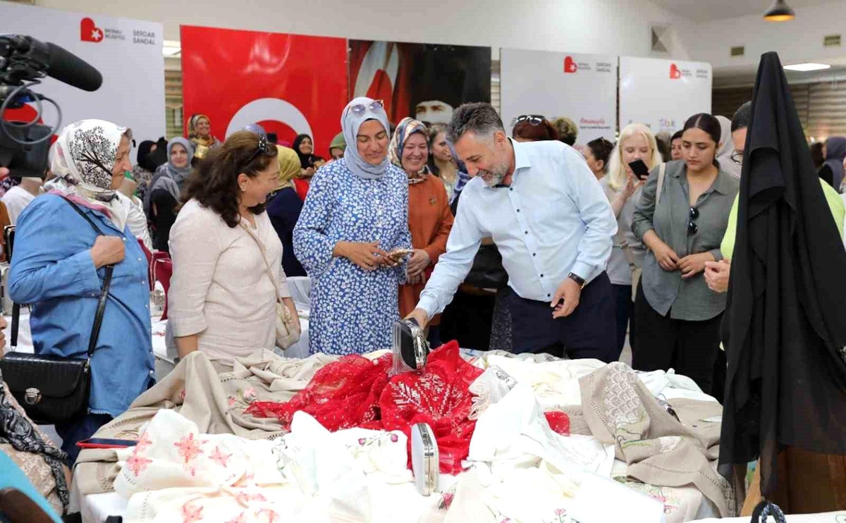 Bayraklı Belediyesi Kadın Girişimi Kooperatifi Yılbaşı Sergisi