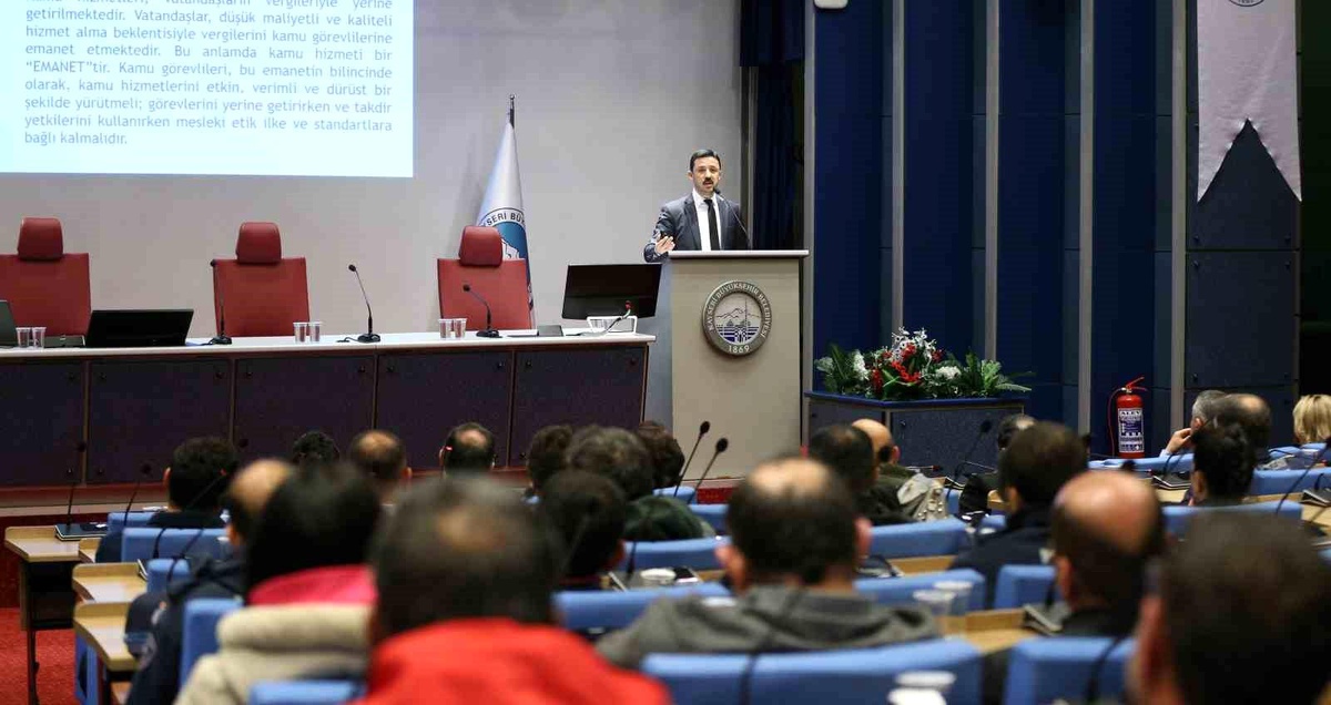 Kayseri Büyükşehir Belediyesi Personeline Etik Davranış İlkeleri Eğitimi