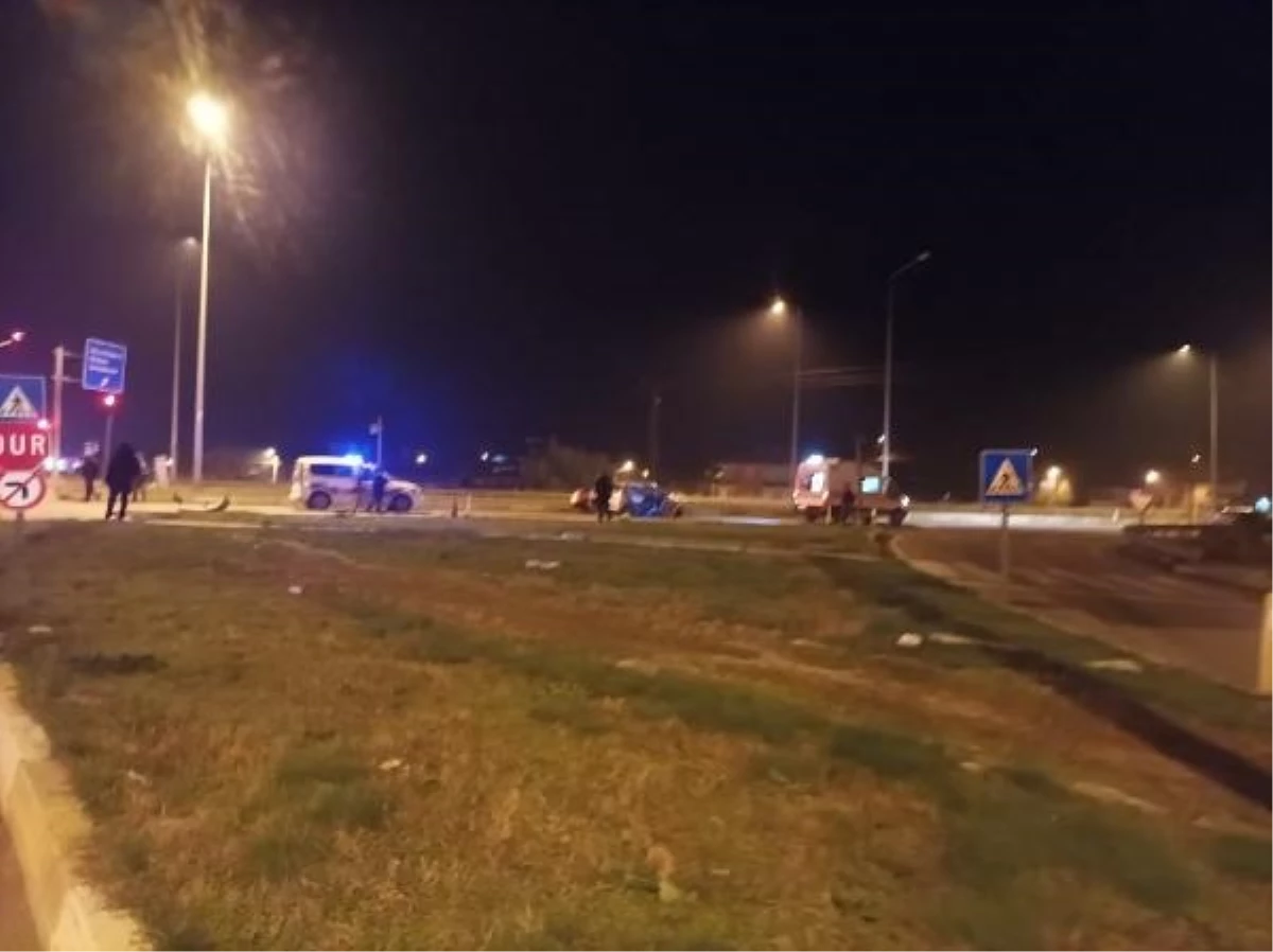 Edirne Havsa\'da otomobil ile hafif ticari araç çarpıştı: 1 ölü, 5 yaralı