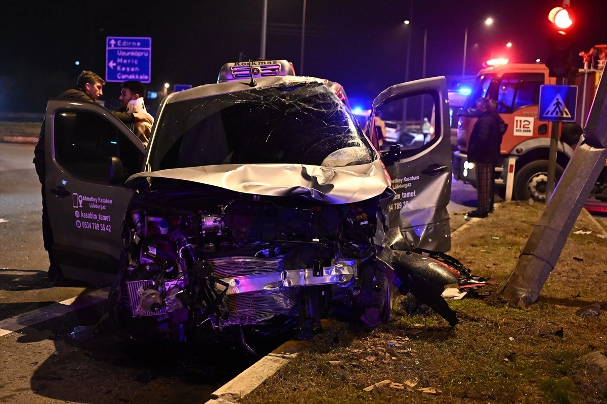 Edirne\'de otomobil-panelvan çarpışması: 1 ölü, 5 yaralı