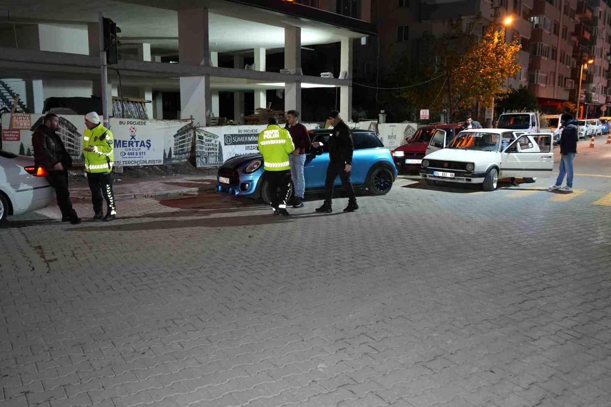 Edremit\'te yapılan uygulamada 11 şüpheli yakalandı