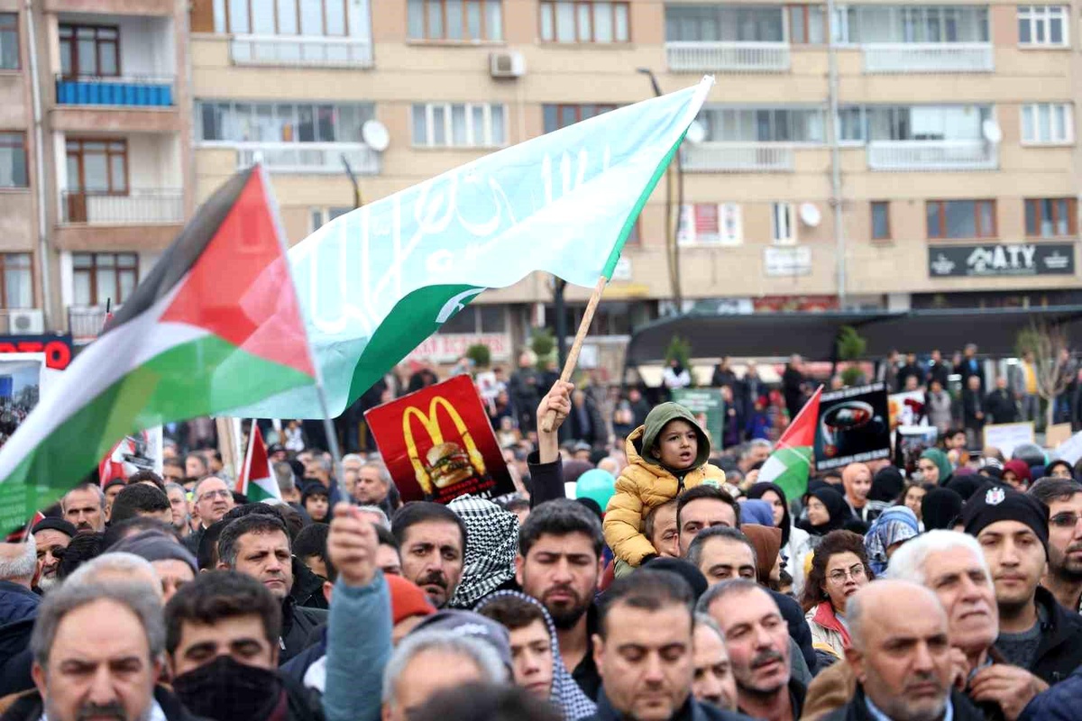 Elazığ\'da binlerce kişi Filistin için yürüdü