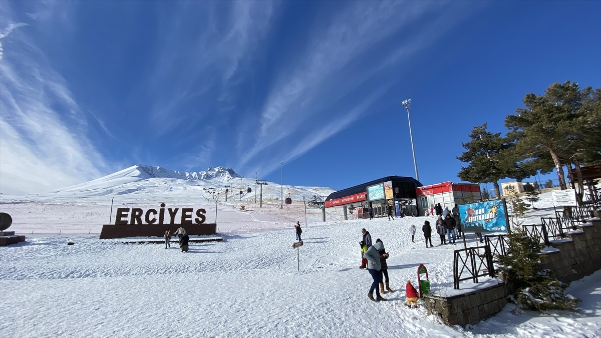 Erciyes Dağı\'nda Kar Yağışı