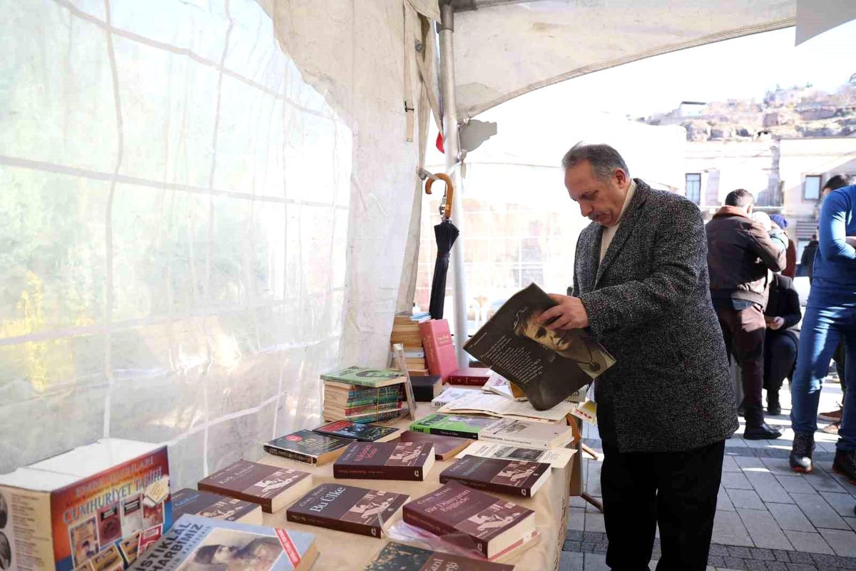 Talas Belediye Başkanı Antika Pazarını Gezdi
