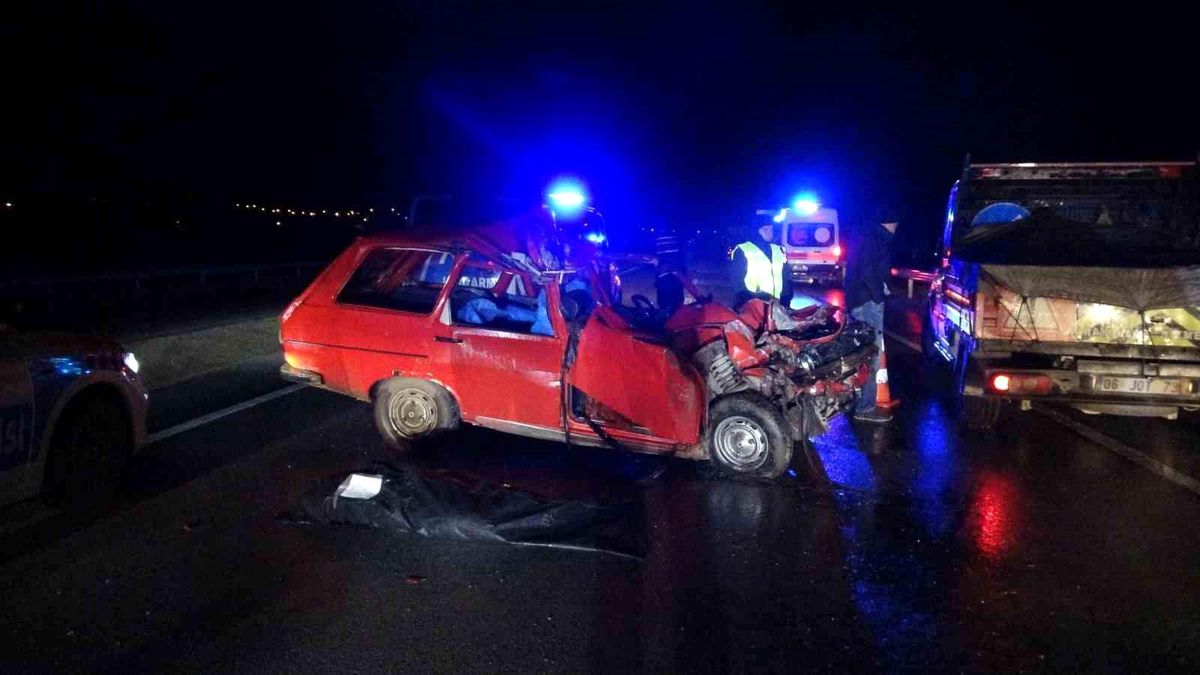 Tokat\'ta kamyona arkadan çarpan otomobilde hayatını kaybeden iki kişinin kimlikleri belli oldu