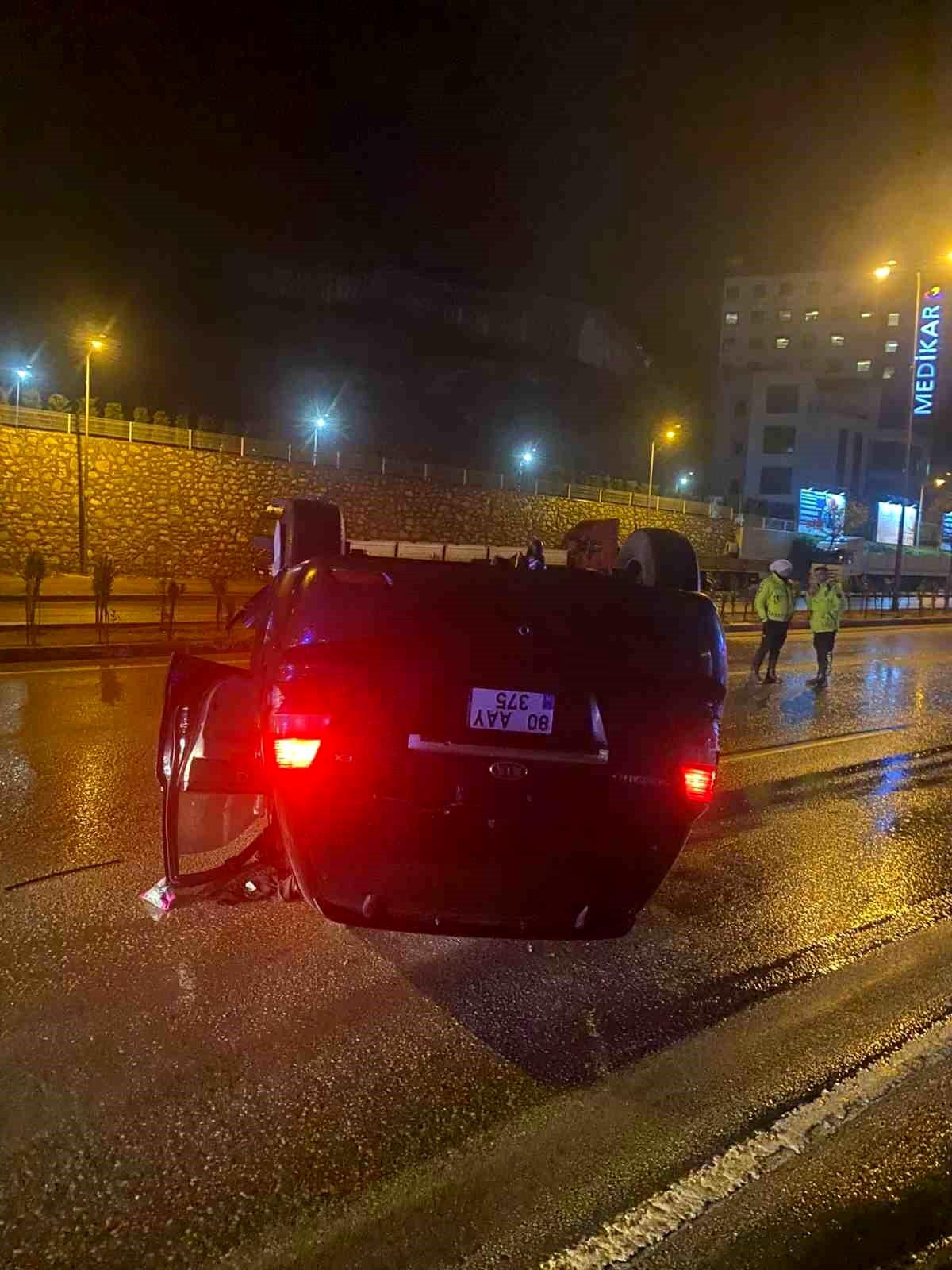 Karabük\'te alkollü sürücünün cip kazası: 3 yaralı