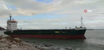 Kastamonu'da karaya oturan gemi çekiliyor