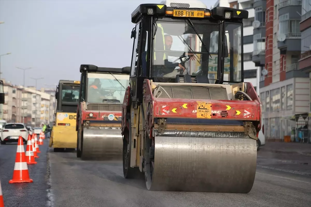 Kayseri Büyükşehir Belediye Başkanı Erkilet Bulvarı\'nı yeniliyor