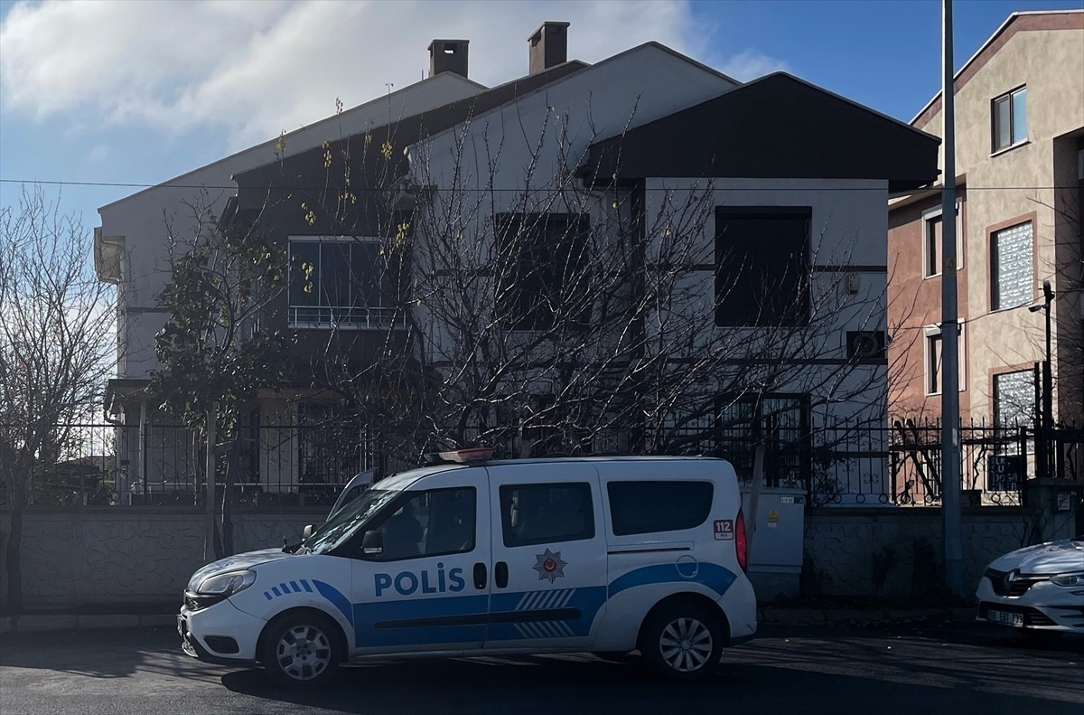 Kayseri\'de tabanca temizlerken kendini vuran kişi yaralandı