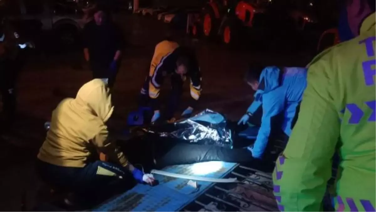 Bolu'da otomobil traktör satış bayisine çarptı