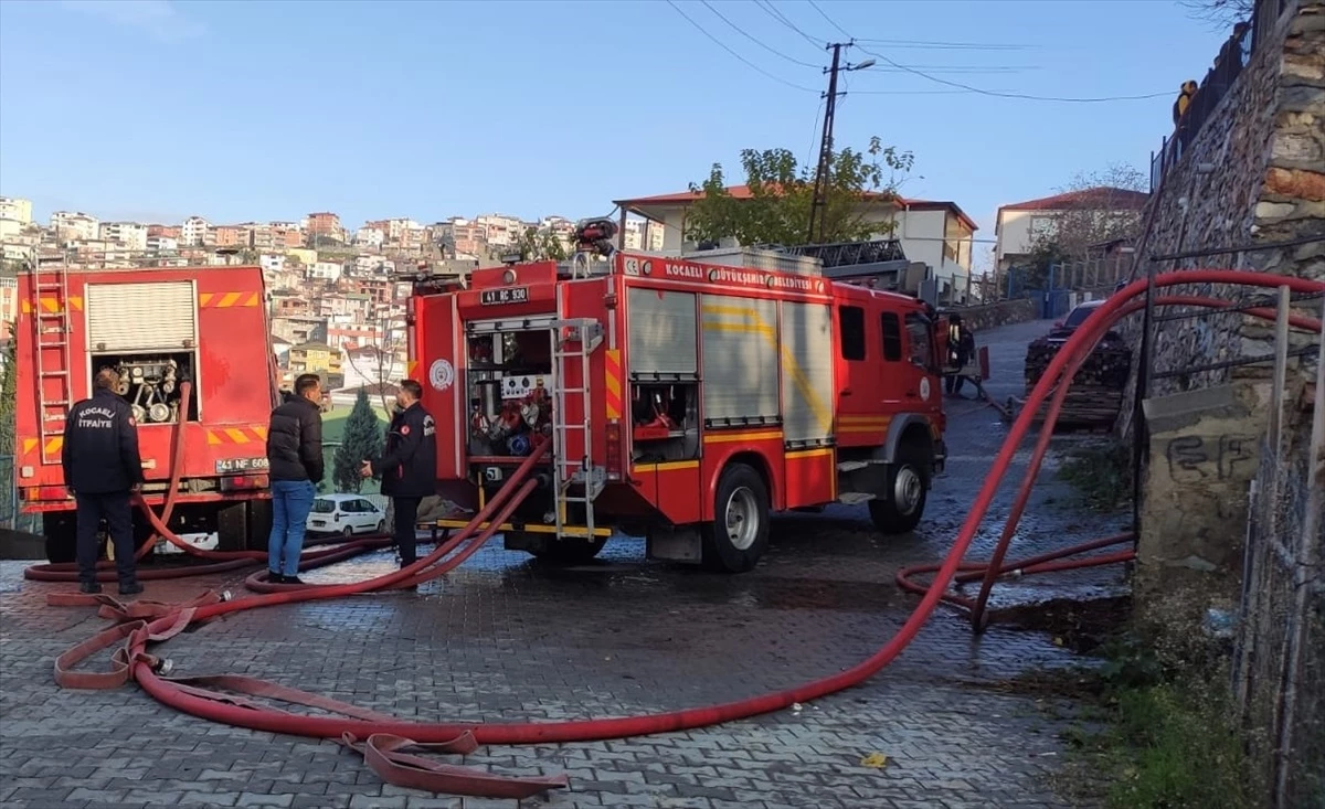 Dilovası\'nda depoda çıkan yangın söndürüldü