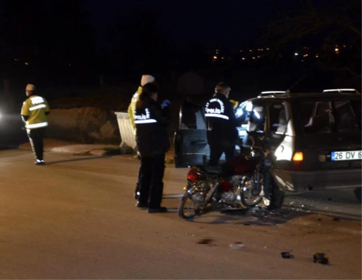 Konya\'da otomobil ile motosiklet çarpıştı, motosiklet sürücüsü yaralandı