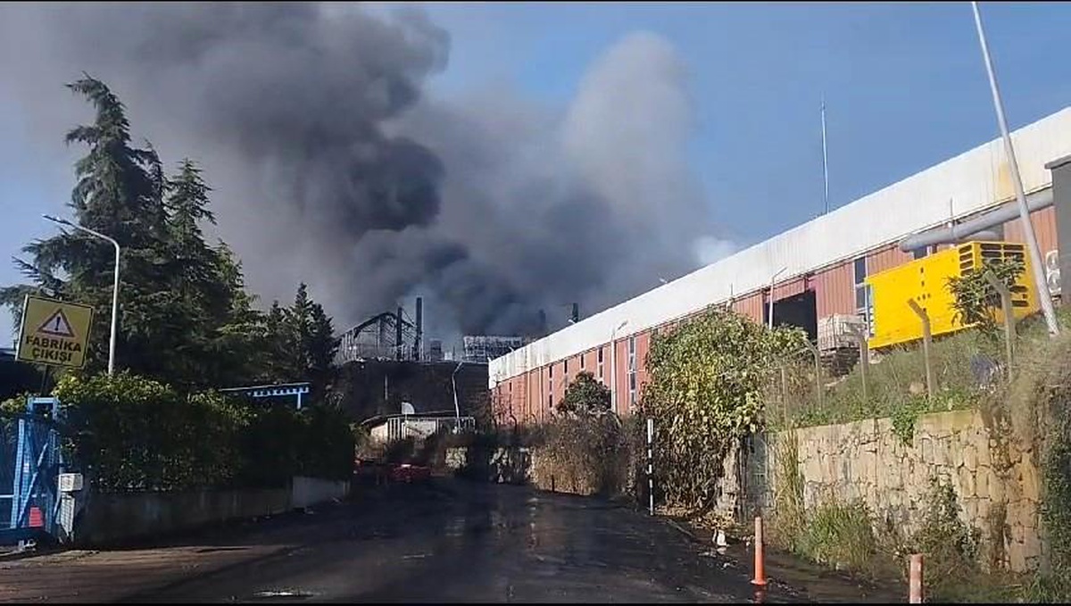 Gebze\'deki lojistik deposunda çıkan yangın kontrol altına alındı