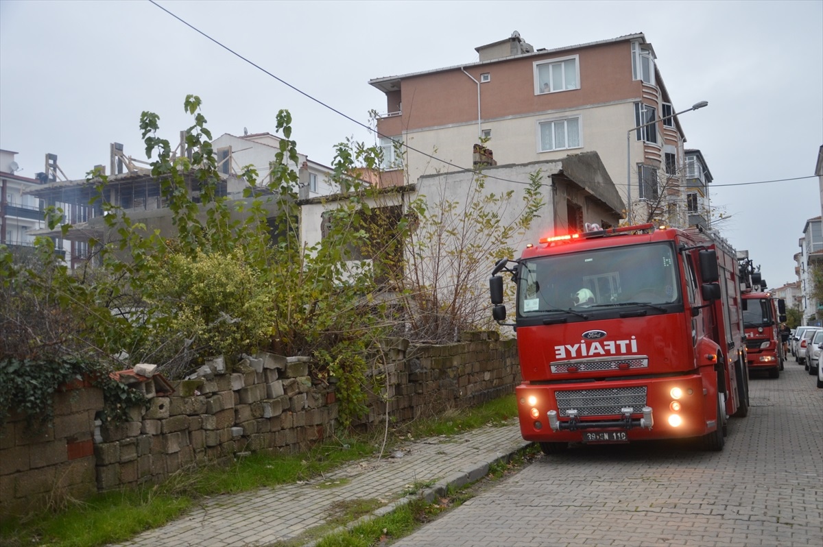 Lüleburgaz\'da metruk binada çıkan yangın söndürüldü