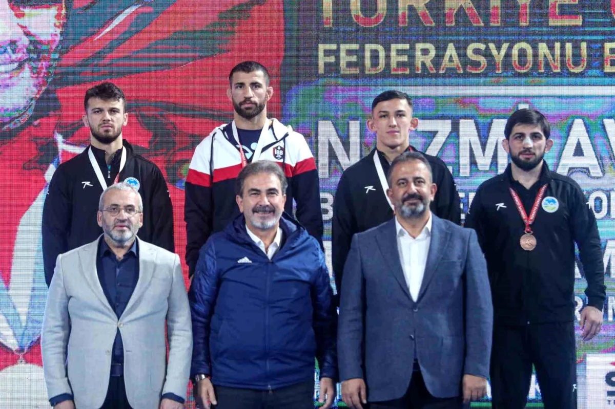 Nazmi Avluca Büyükler Grekoromen Güreş Türkiye Şampiyonası\'nda ikinci gün tamamlandı