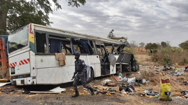 Nijerya'da aşırı yük taşıyan kamyon insanları ezdi: 16 ölü, 27 yaralı