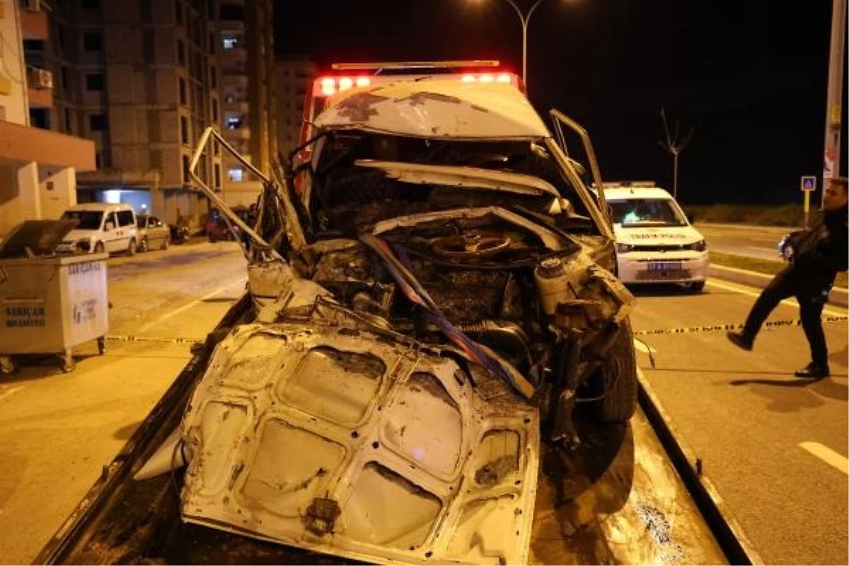Adana\'da otomobil tankerle çarpıştı: 1 ölü, 4 yaralı