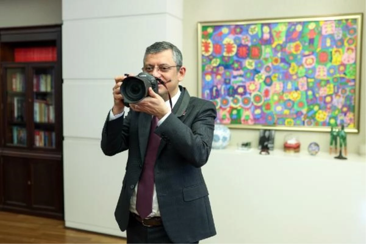 CHP Genel Başkanı Özgür Özel, Türkiye Foto Muhabirleri Derneği\'ni kabul etti