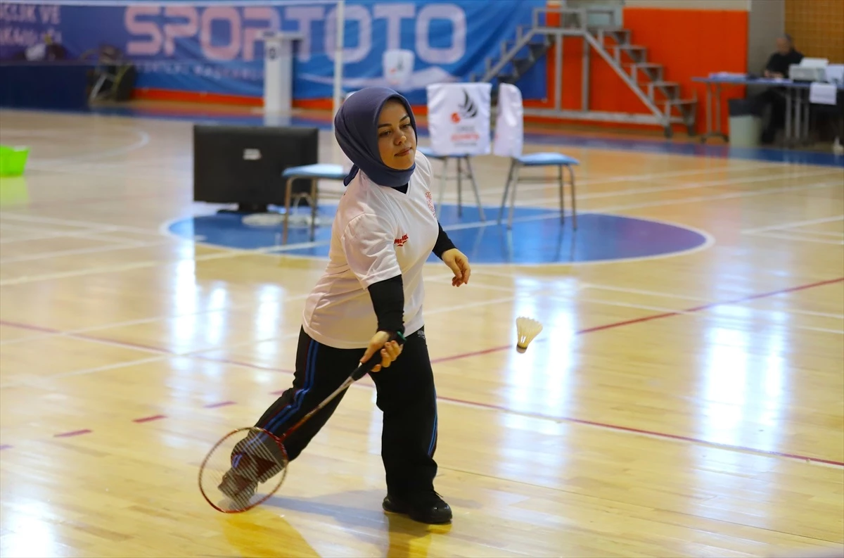 Akondroplazili Kübra Çevik Para Badmintonda Başarı Yakalıyor