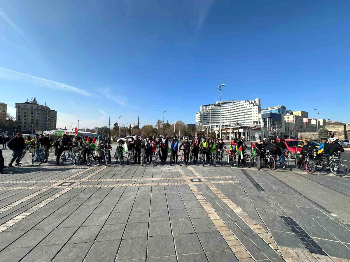 Kayserili bisikletçiler İsrail\'i protesto etti