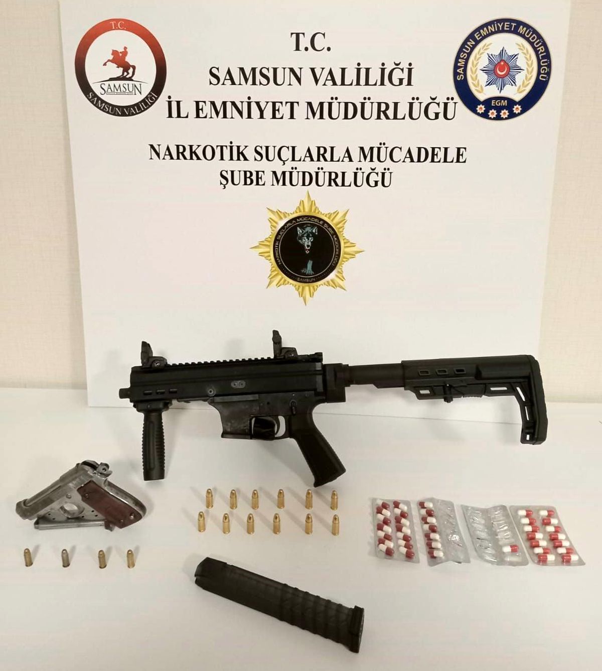 Samsun\'da otomatik silah ve tabanca ele geçirildi