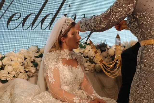 Şanlıurfa'da düğünde geline valiz dolusu altın takıldı