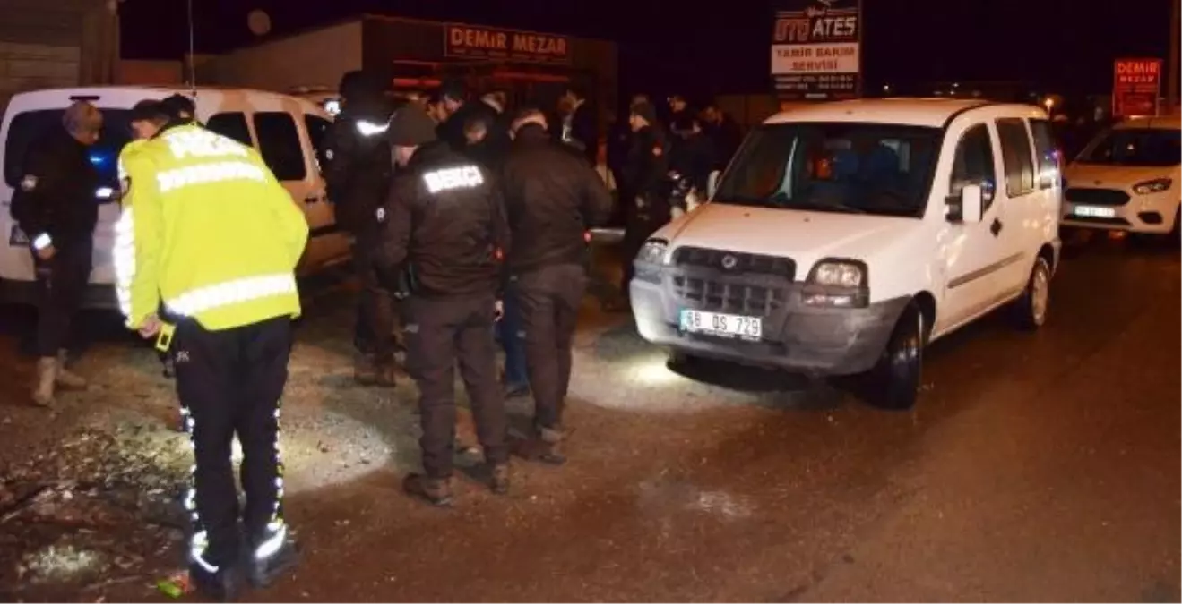 Aksaray'da otomobille havaya ateş açan 3 kişi yakalandı