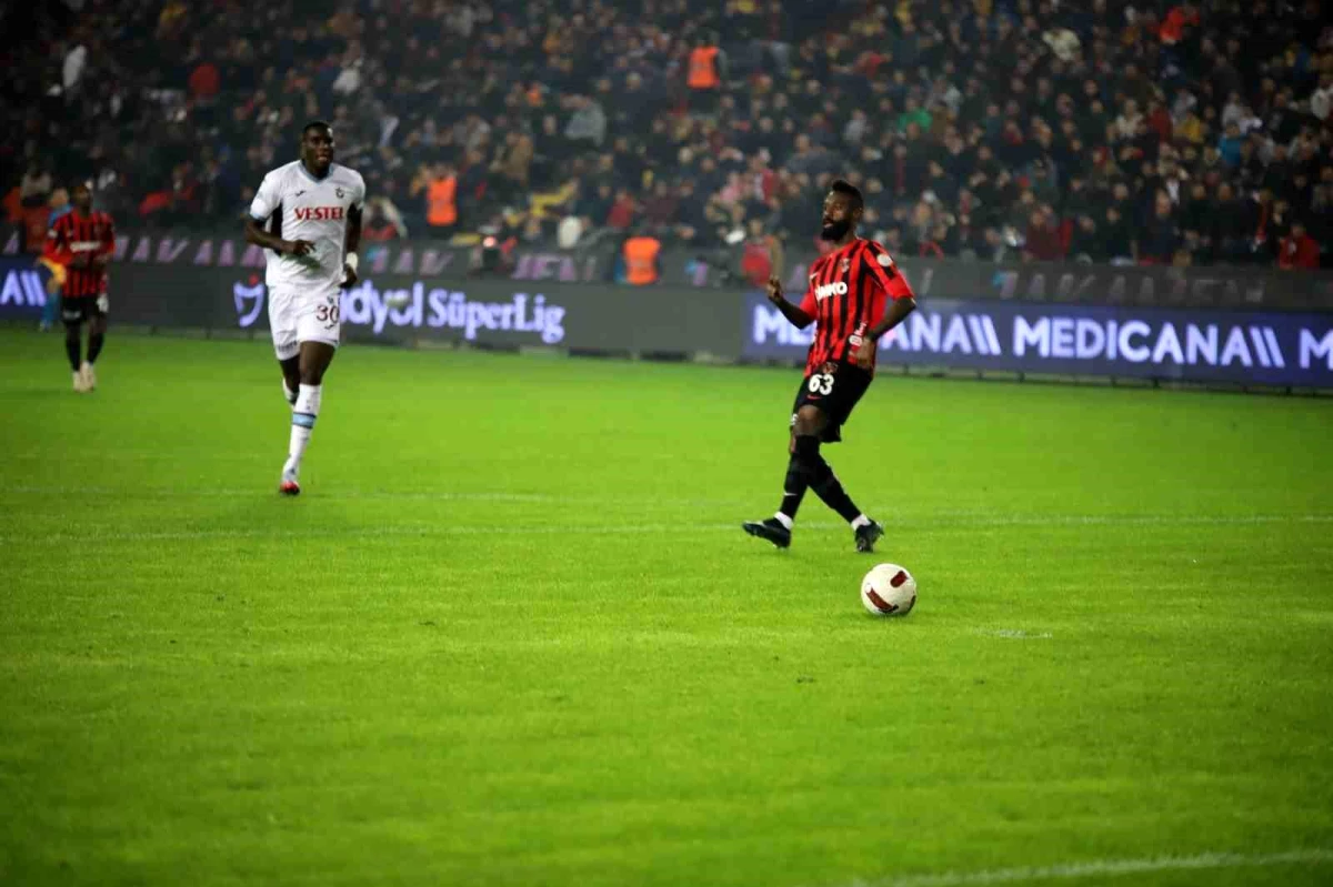 Trendyol Süper Lig: Gaziantep FK: 0 Trabzonspor: 0 (Maç devam ediyor)