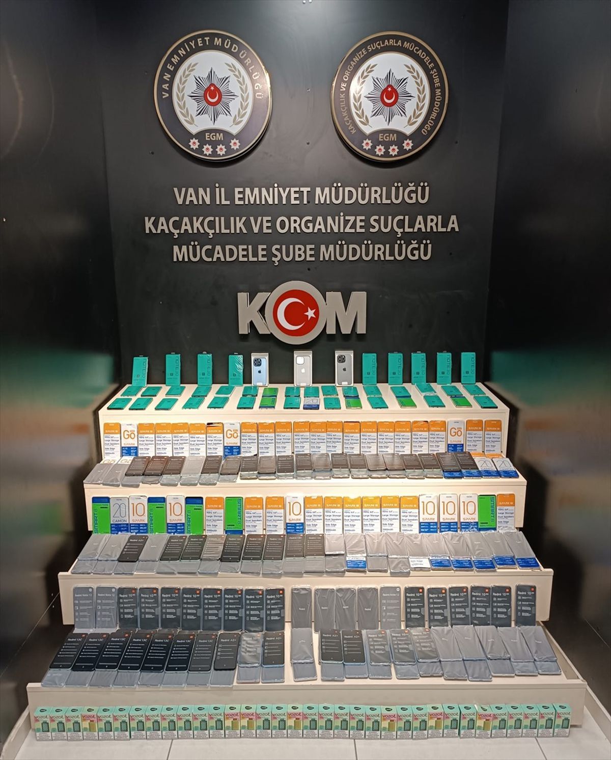 Van\'da 304 kaçak cep telefonu ve 34 elektronik sigara ele geçirildi
