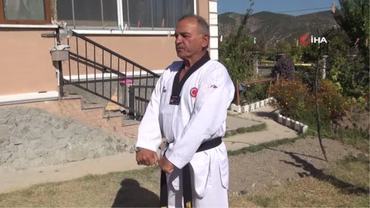 64 yaşındaki Veysel Elmas, taekwondo sporuna devam ediyor