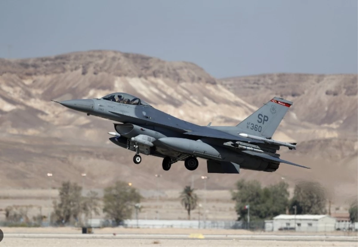ABD F-16 savaş uçağı Kuzey Kore\'de denize çakıldı