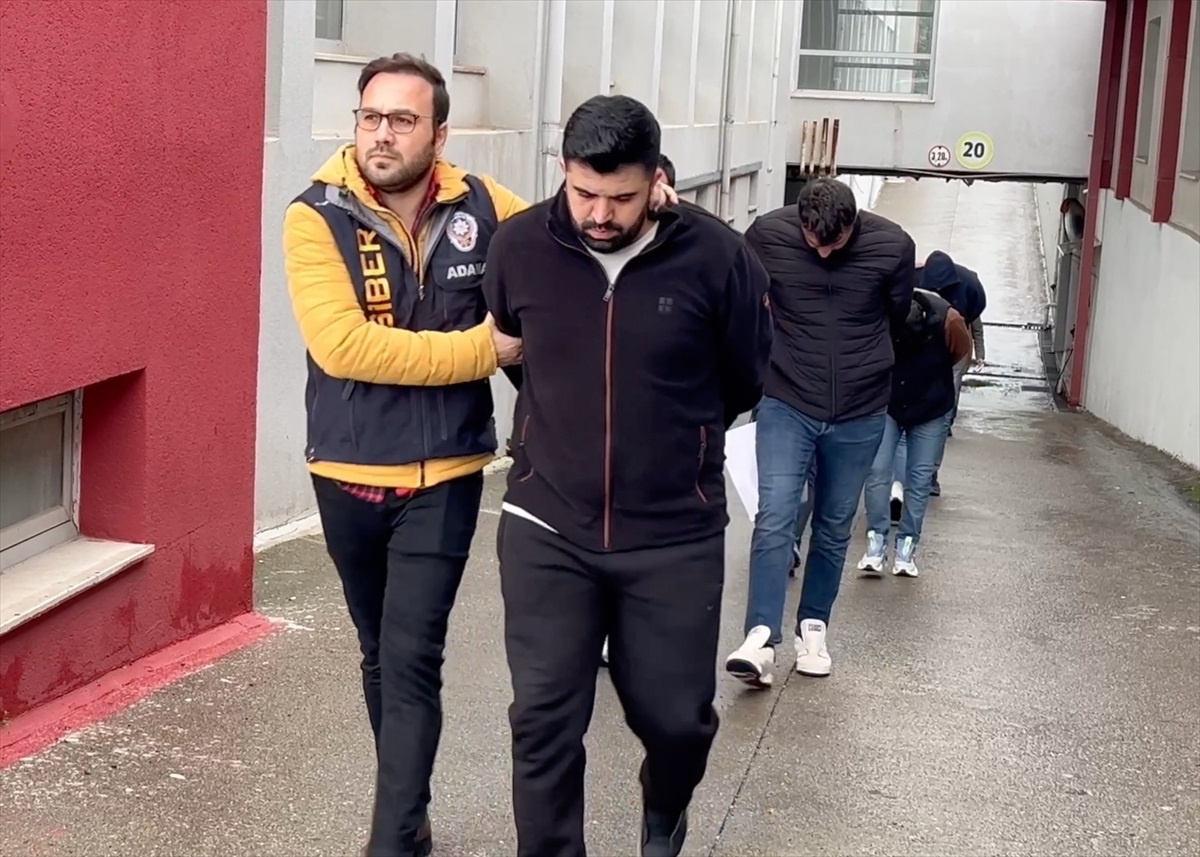 Adana\'da 374 kişiyi dolandırdıkları iddiasıyla gözaltına alınan 8 zanlıdan 5\'i tutuklandı