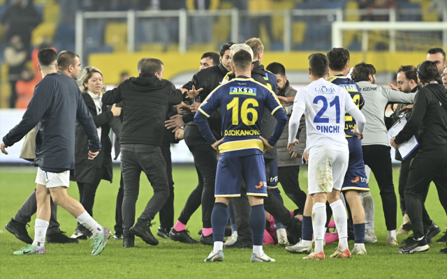 Ankaragücü Başkanı Faruk Koca'nın Halil Umut Meler'e saldırı anının en net görüntüleri ortaya çıktı