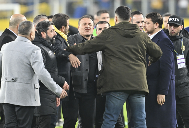 Ankaragücü Başkanı Faruk Koca'nın Halil Umut Meler'e saldırı anının en net görüntüleri ortaya çıktı