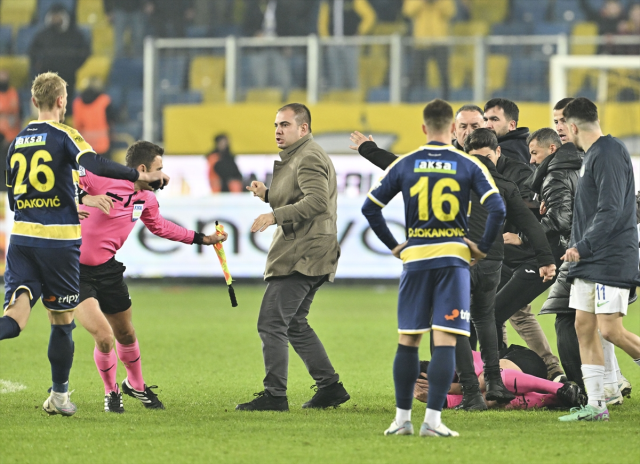 Ankaragücü Başkanı Faruk Koca'nın Halil Umut Meler'e saldırı anının en net görüntüleri ortaya çıktı