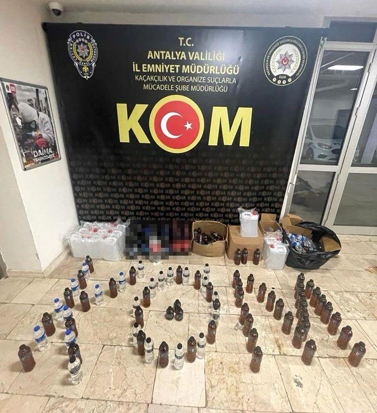 Antalya\'da Kaçakçılık Operasyonu: 157 Bin Makaron ve 52 Kilogram Tütün Ele Geçirildi