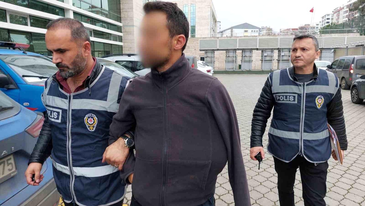 Samsun\'da arkadaşını bıçaklayan şahıs adliyeye sevk edildi