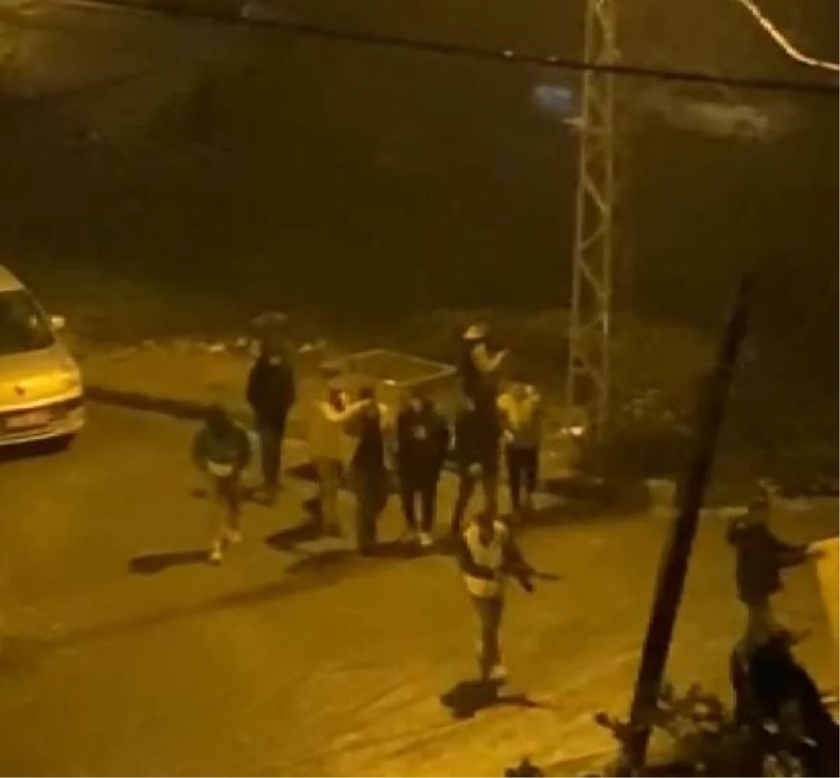 Arnavutköy\'de asker eğlencesi sonrası havaya ateş açıldı