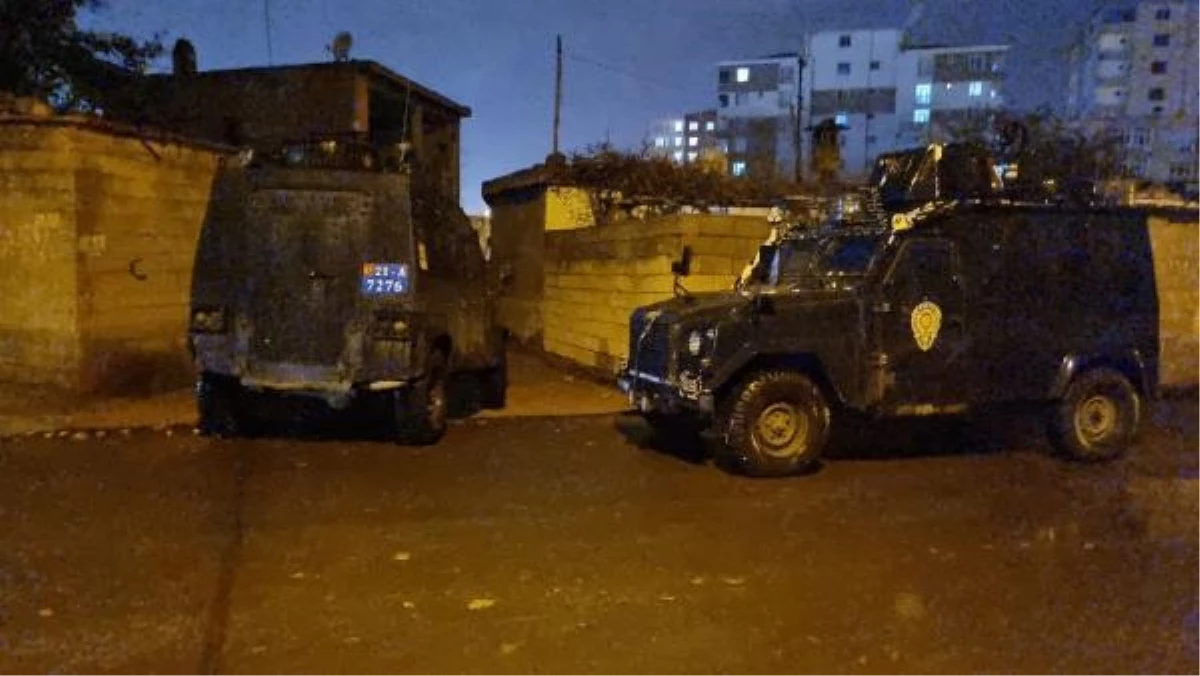 Diyarbakır\'da bahçe duvarı devrildi, bir kişi yaralandı