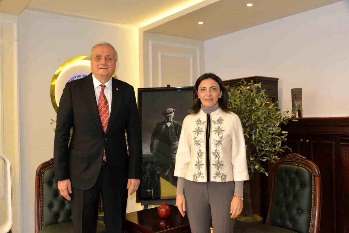 Bozüyük Belediye Başkanı Mehmet Talat Bakkalcıoğlu, CHP Bursa Milletvekili Nurhayat Altaca Kayışoğlu ile bir araya geldi