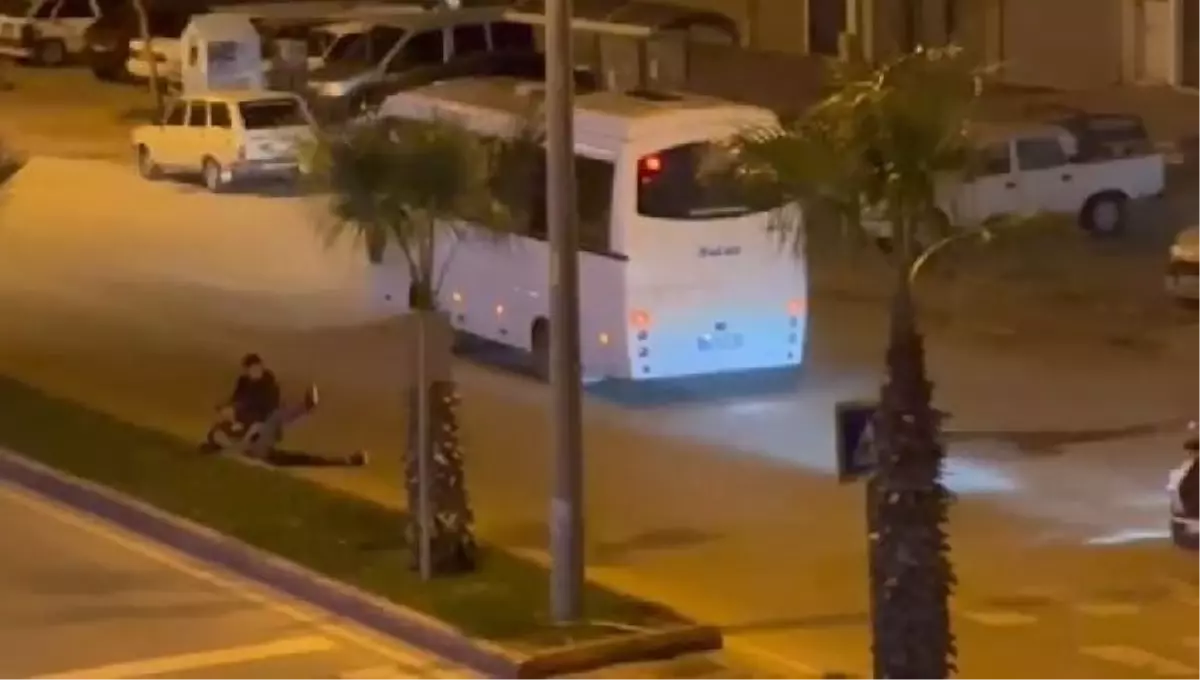 Adana'da bıçaklanan genç yardım istedi