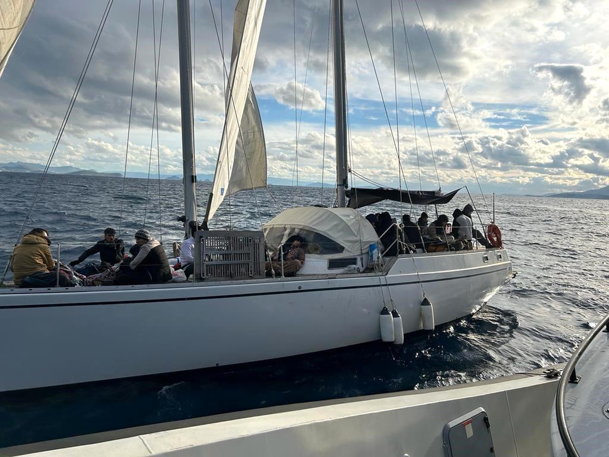 Bodrum\'da 136 düzensiz göçmen kurtarıldı, 3 kaçakçı yakalandı