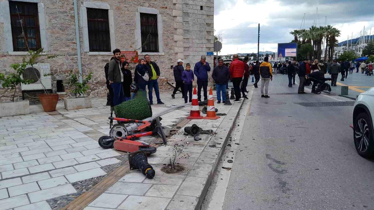 Muğla\'da alkollü sürücü kaldırıma çıkıp ortalığı savaş alanına çevirdi