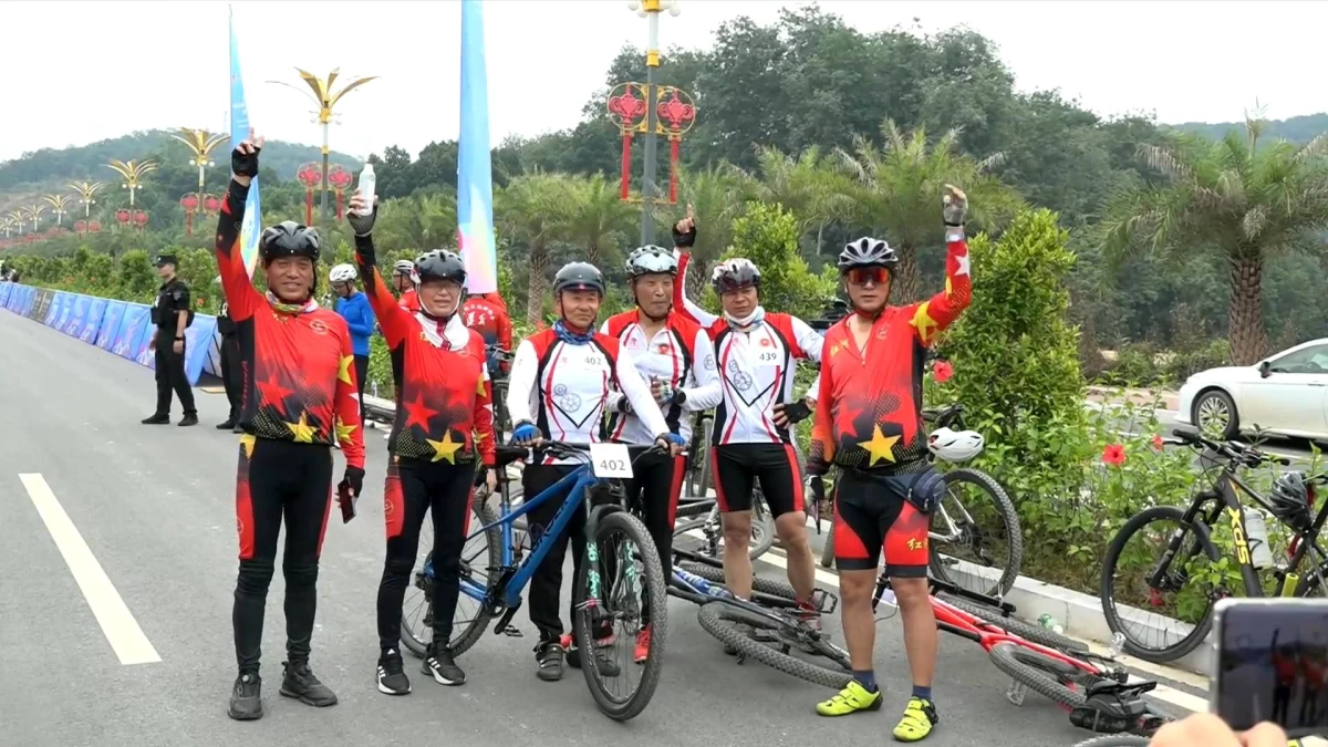 Çin ve Vietnam\'da Uluslararası Bisiklet Yarışı