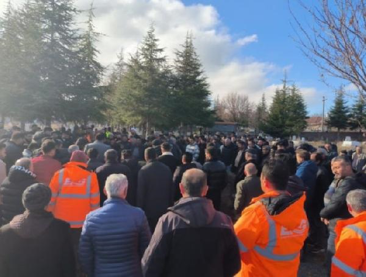 Kırşehir\'de Kamyon Sürücüsü Elektrik Akımına Kapılarak Hayatını Kaybetti