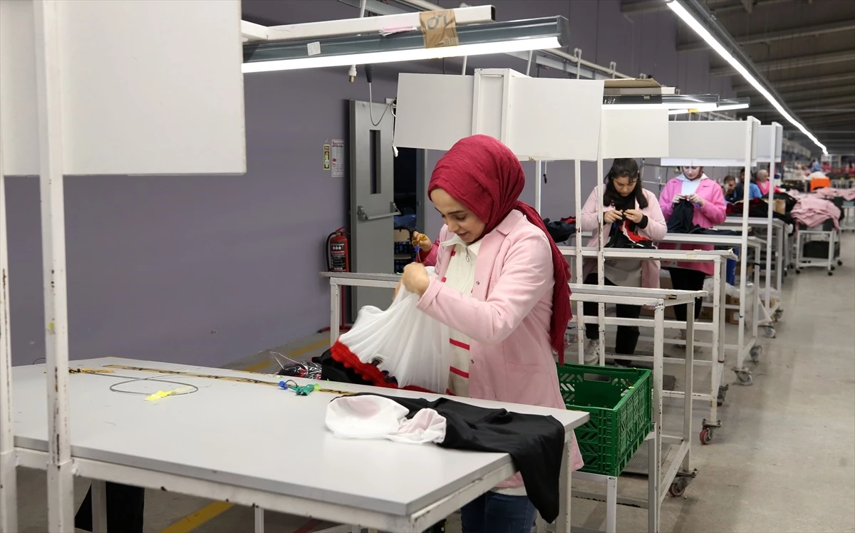 Muş\'ta Tekstil Fabrikaları Gençlere İş Kapısı Oldu